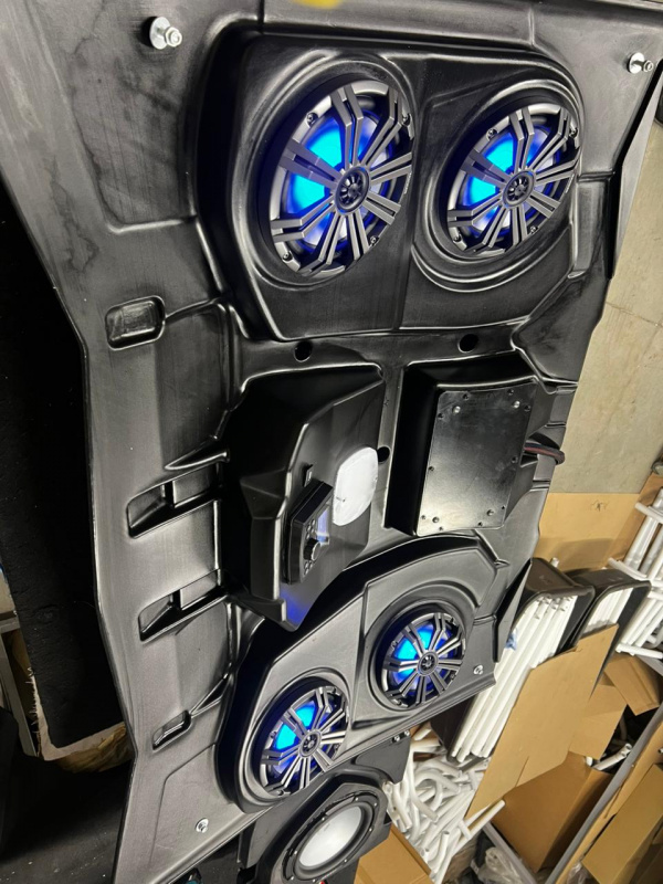 Крыша музыкальная Maverick X3 с акустической системой и сабвуфером "KICKER"